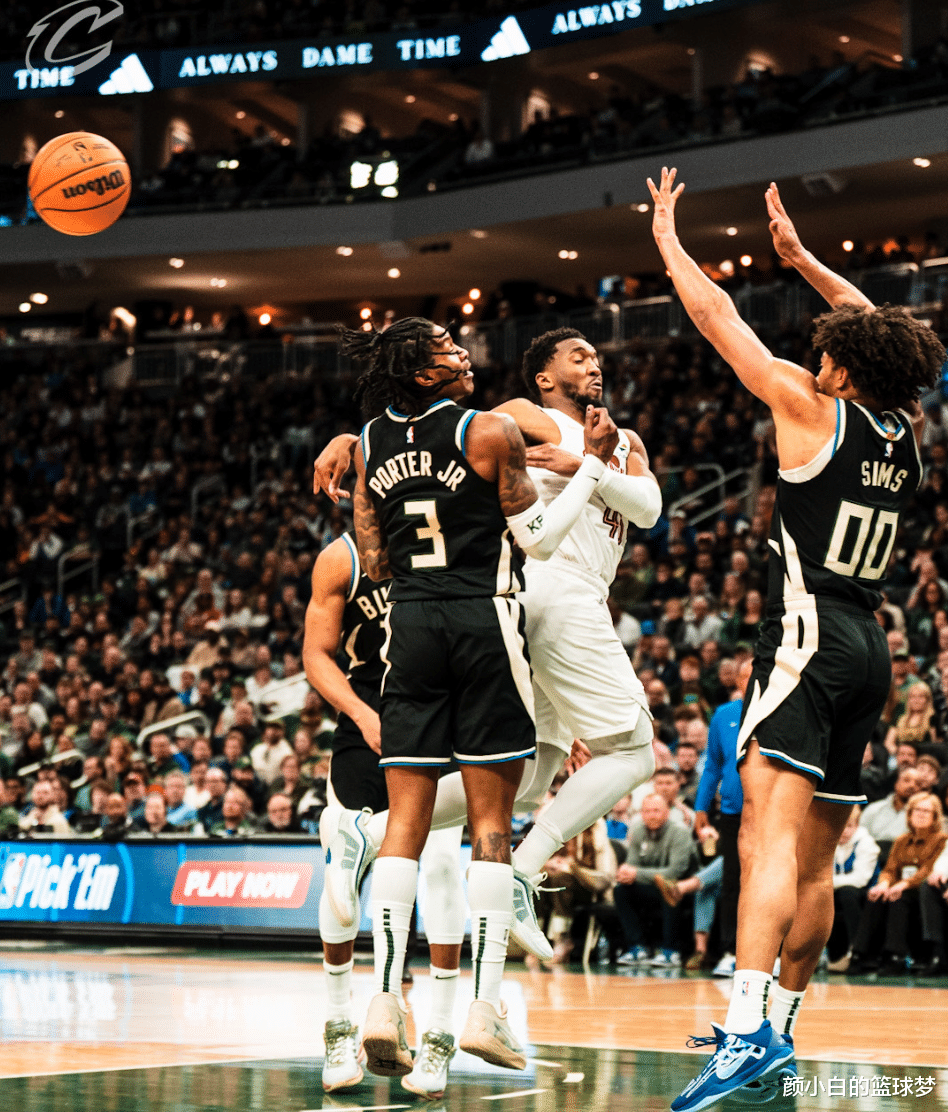 雄鹿球员全员努力，实力击败对手取胜