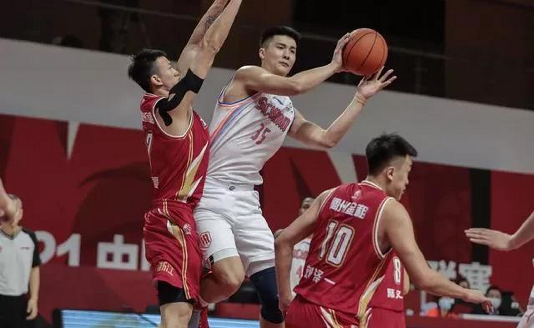 包含浙江男篮大胜四川，提升排名的词条