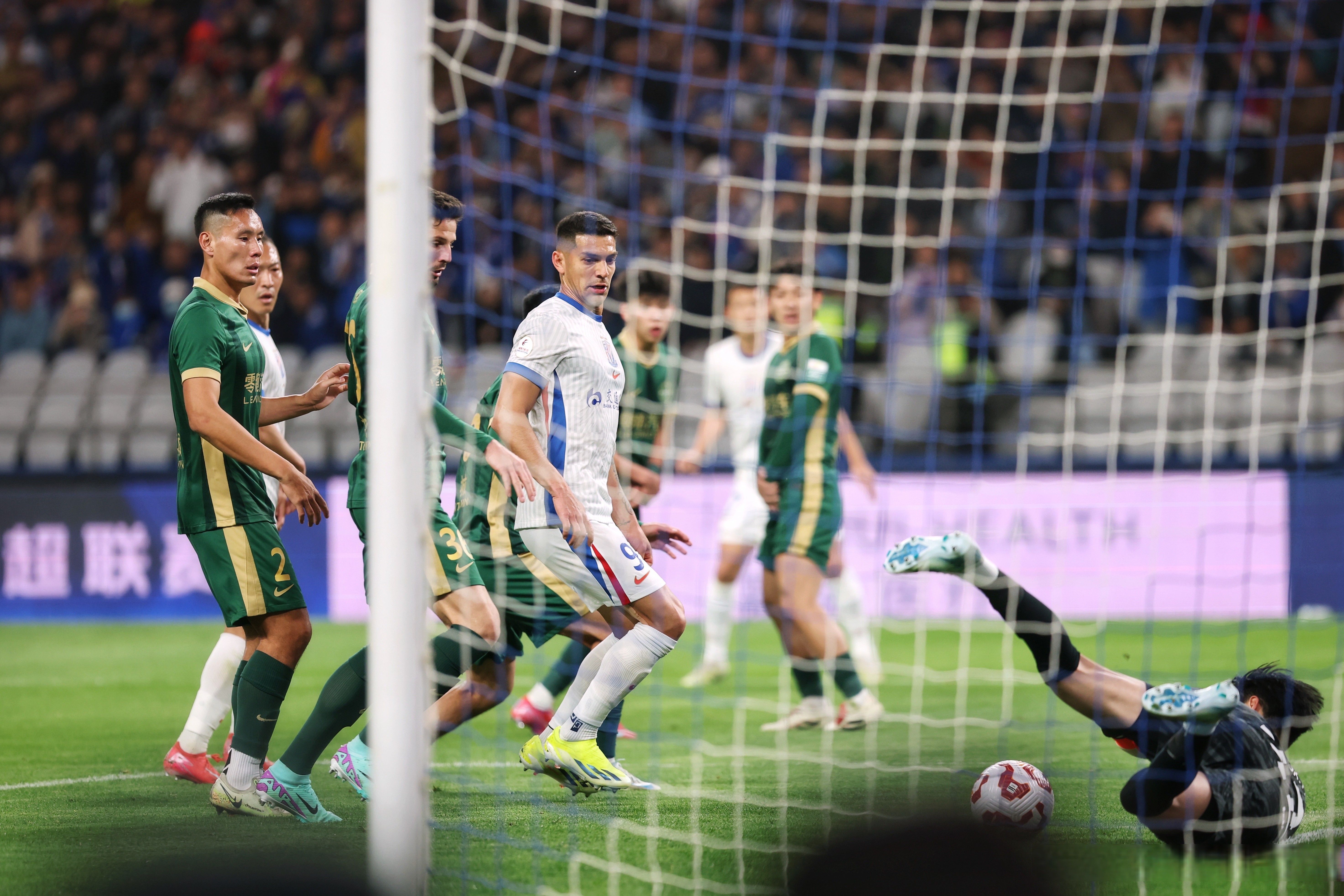 包含申花客场取胜，客场表现神勇的词条