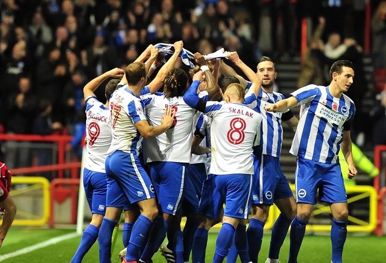 包含巴伦西亚全队连胜，巴拉多利德士气高昂的词条