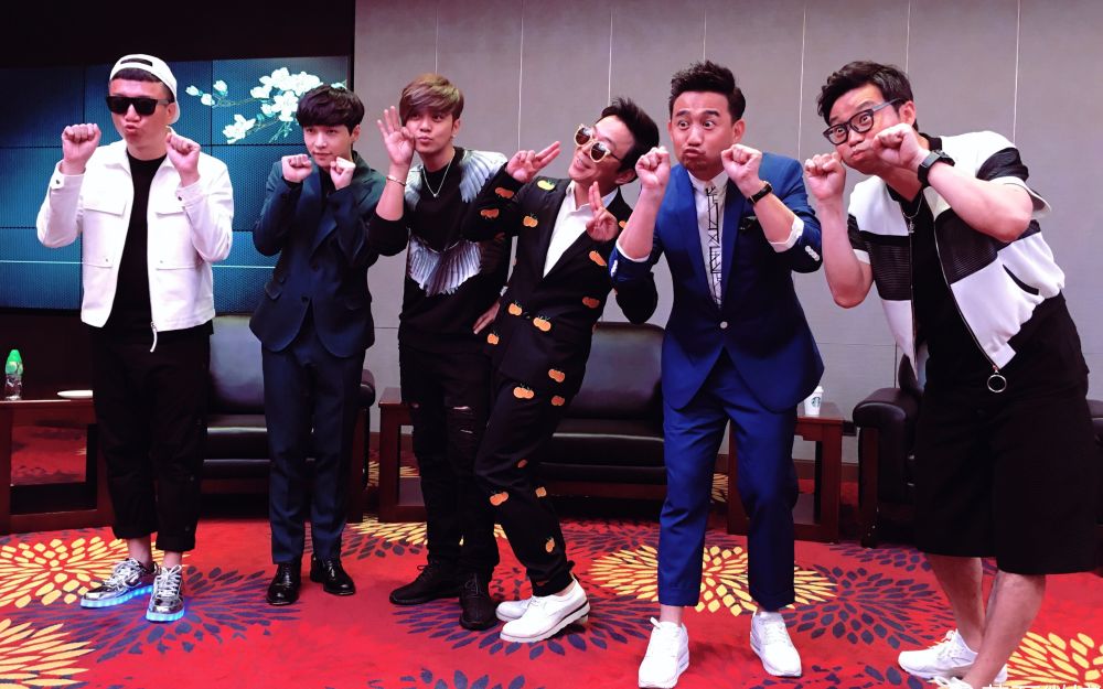 包含亚洲男子团体夺冠，挑战现实极限的词条